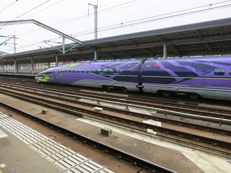 train-violet-gare-de-Mitaka